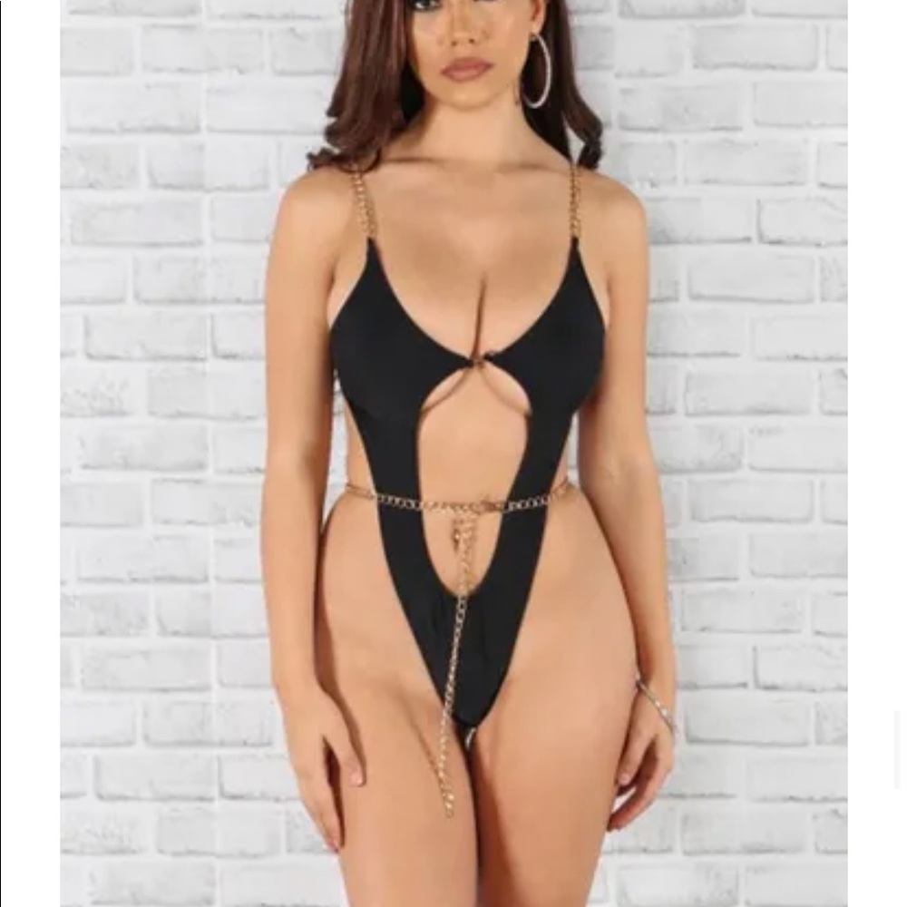 Black bikini with chain